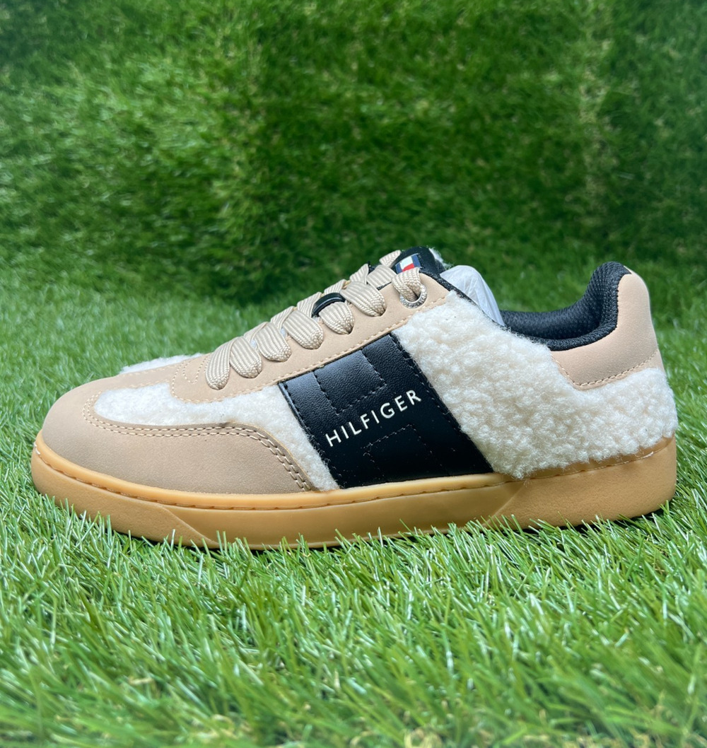 NWB Women's 5.5 Tommy Hilfiger Malachi Light Natural Sneakers